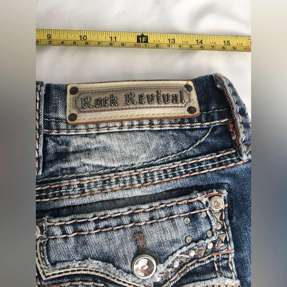 EUC Rock Revival Raven 27 heavily embroidered/embellished jean shorts. - Picture 5 of 13